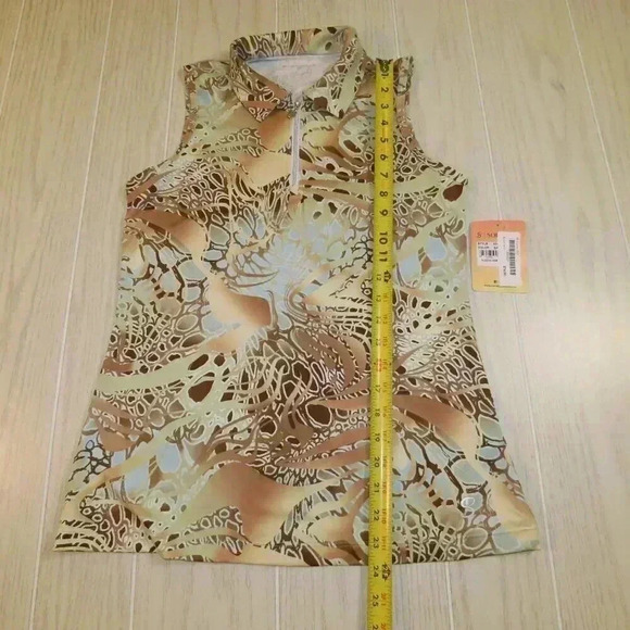 Sofibella Womens Sleeveless Print Golf Shirt Gold Animal Size Small NWT - Picture 6 of 9